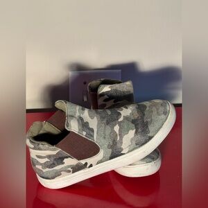 Camouflage Slip-On bootie!